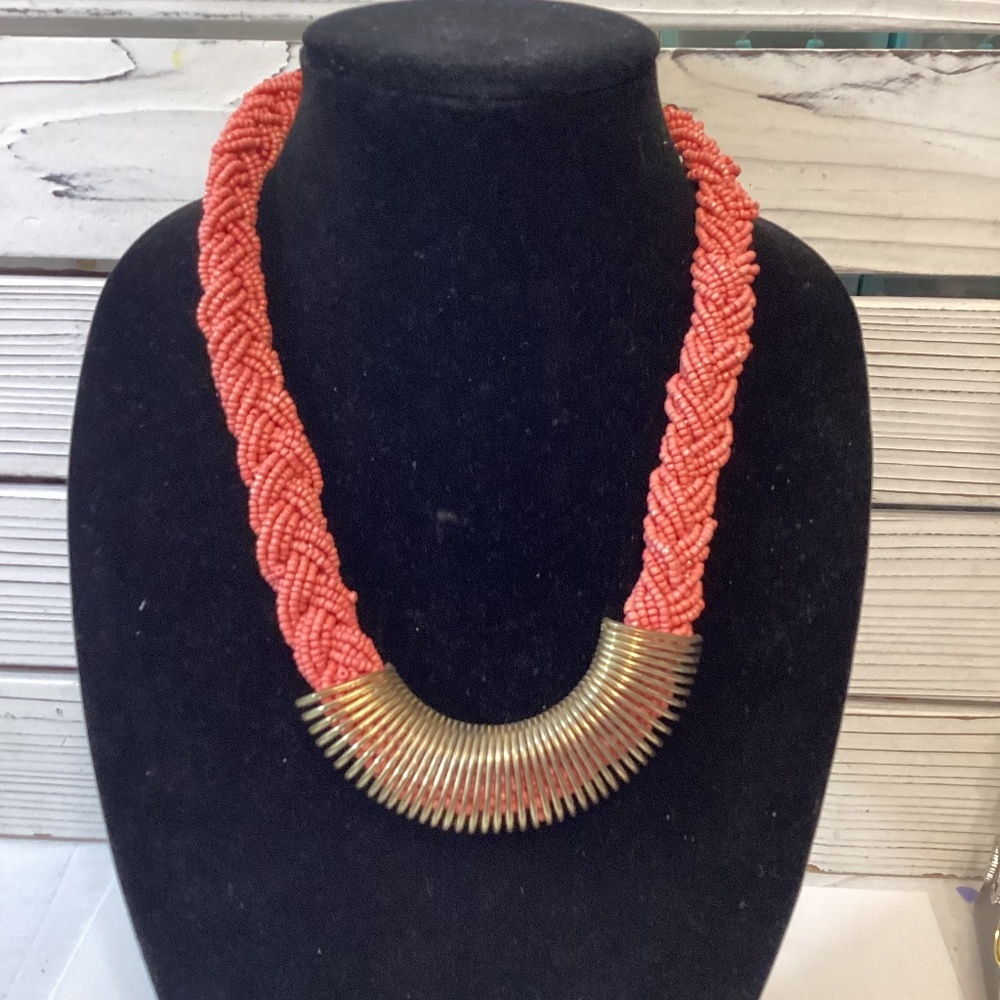 LEAF STATEMENT NECKLACE - Picture 10 of 11